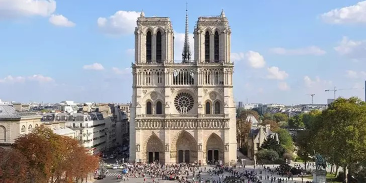 Notre-Dame Katedrali'nde çanlar 5 yıl sonra ilk kez çaldı