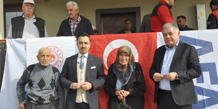 Nurdağı'nda 60 köy evi, depremzedelere teslim edildi