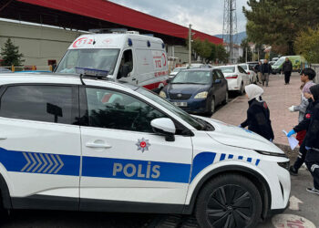 Ortaokulda iki öğrenci arasında bıçaklı kavga