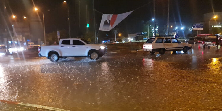 Osmaniye'de dolu ve sağanak yağış, yaşamı olumsuz etkiledi