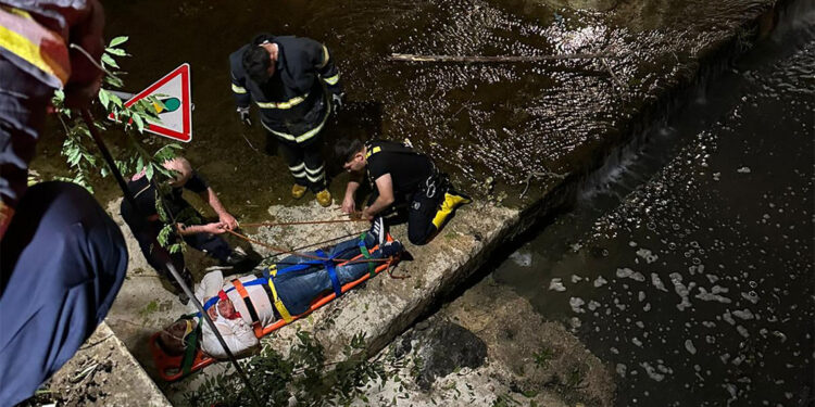 Dereye uçan otomobildeki 1 kişi hayatını kaybetti