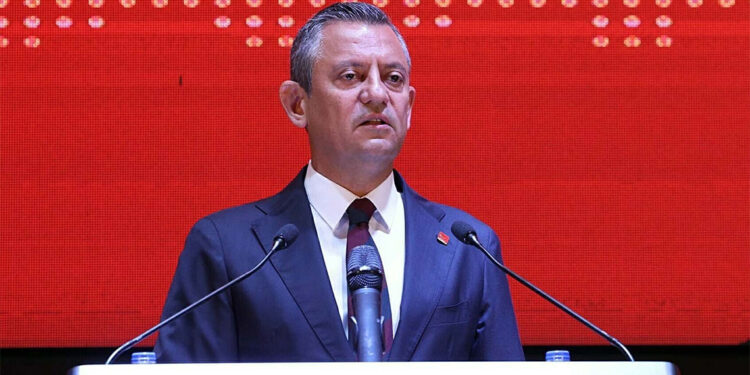 Siyasetçileri darbeyle görevden almaya tenezzül eden bir pişkinlikle muhatabız