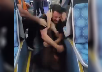 Otobüste çocuğa dayak kavgası