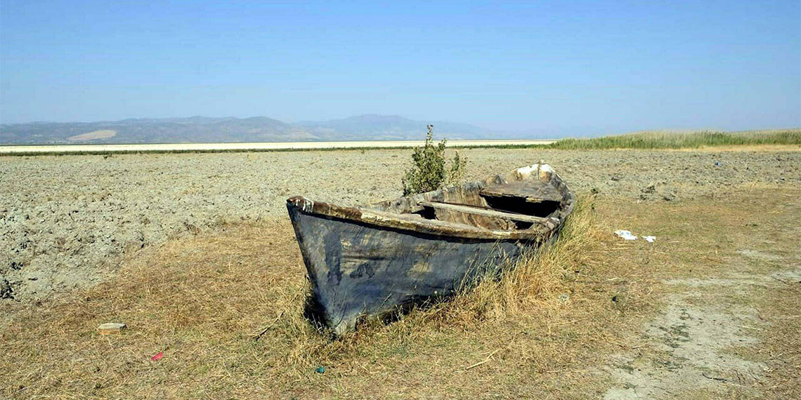 Türkiye Bilimler Akademisi'nden (TÜBA) Prof. Dr. Doğan Yaşar, "Artık klasik su kullanımından vazgeçmemiz gerekiyor. Arıtmalardan çıkan suyun tarıma verilmesi lazım" dedi.