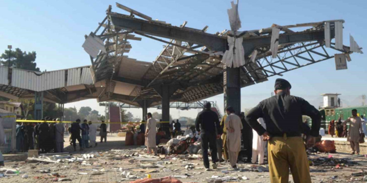 Pakistan'da tren istasyonunda bombalı saldırı: 24 ölü, 44 yaralı