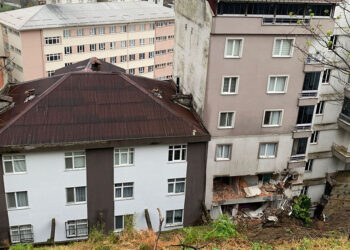 Rize'de heyelan: 1 ölü, 2 bina tahliye edildi
