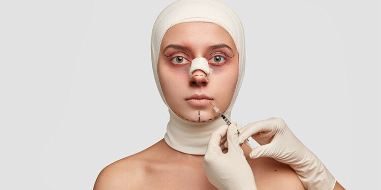 Plastik Rekonstrüktif ve Estetik Cerrahi Uzmanı Doç. Dr. Yüksel Kankaya, rinoplasti ameliyatlarına ilginin arttığını söyledi.