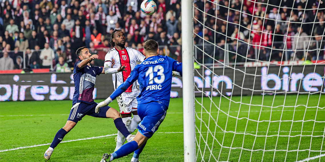 Samsunspor Teknik Direktörü Thomas Reis, “Çok hak edilmiş bir galibiyet aldık. Çok iyi bir performans gösterdik. Rakibimize çok fazla şans vermedik” diye konuştu.