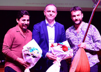 Umut Sülünoğlu ve Uğur Önür öğretmenler için konser verdi