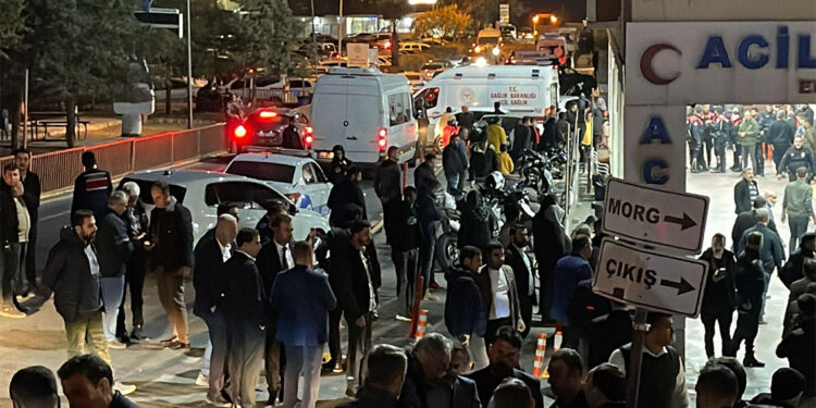 Şanlıurfa'da 2 otomobil çarpıştı; MYP İl Başkanı öldü