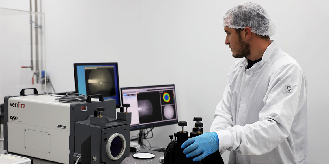 Sivas Bilim ve Teknoloji Üniversitesi (SBTÜ) tarafından savunma sanayisinde kullanılmak üzere kızılötesi lens üretildi. 