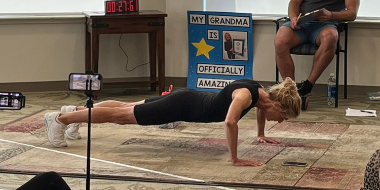 Saatte bin 575 şınav çekerek Guinness Dünya Rekoru'nu kazandı