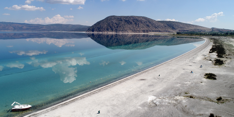 Salda Gölü'nün suyu, 3 ayda 20 metre çekildi