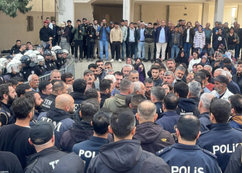 Şanlıurfa'da polise taşlı saldırı; 10 kişi tutuklandı