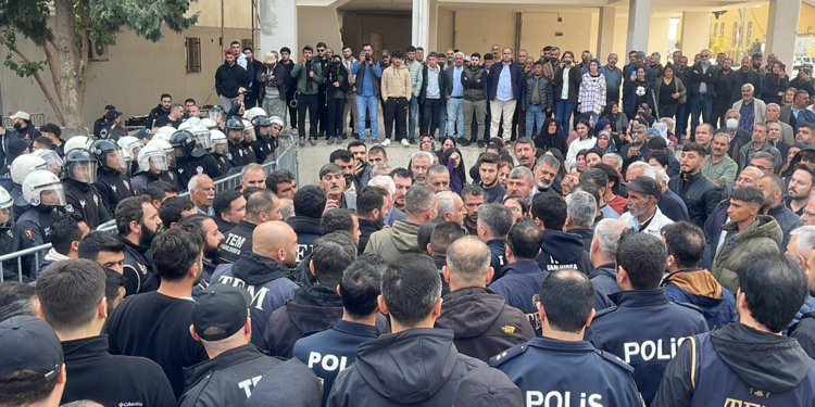 Şanlıurfa'da polise taşlı saldırı; 10 kişi tutuklandı