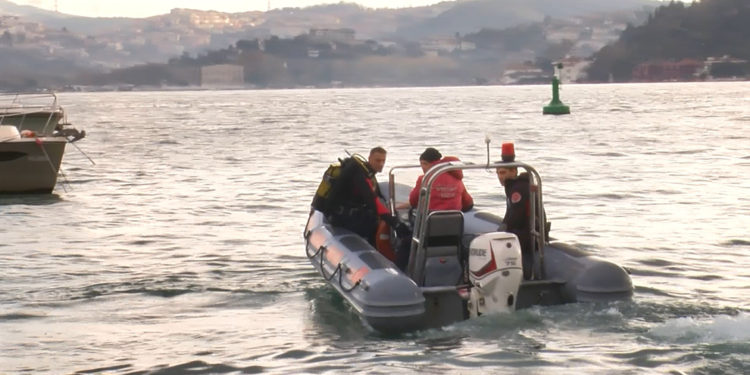 Sarıyer'de denizde kaybolan 2 kişiyi arama çalışmaları sürüyor