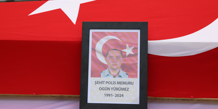 Şehit polis memuru Ogün Yürümez, Giresun'da toprağa verildi