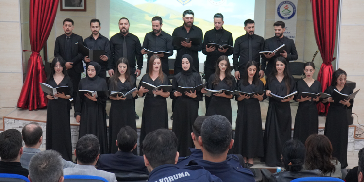 Şırnak'ta hükümlü ve tutuklulara 25 kişilik ekiple moral konseri