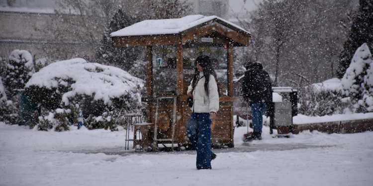 Sivas'ta 645 yerleşim yeri ulaşıma kapandı