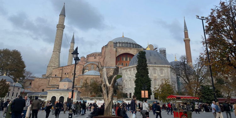 Sultan Abdülmecid’e sunulan Ayasofya albümünün tıpkıbasımı yapıldı