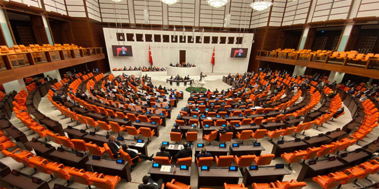 Meclis'te "İzmir'de yangında ölen 5 kardeş" tartışması