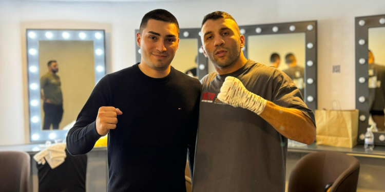 TEF Başkanı Şener'den milli boksör Avni Yıldırım'a tebrik ziyareti