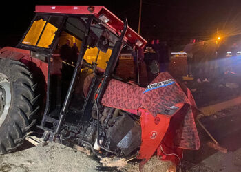 Tokat'ta otomobil traktöre çarptı: 5 yaralı
