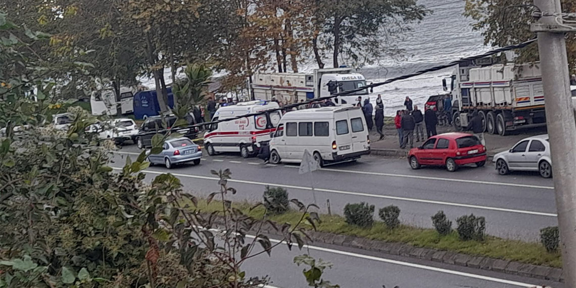 Akçaabat'taki sahil yolunda Beytullah Komar'ı (27) tabancayla öldürdükten sonra kaçan zanlı A.H. (61) ile saklanmasına yardımcı olan 3 kişi gözaltına alındı.
