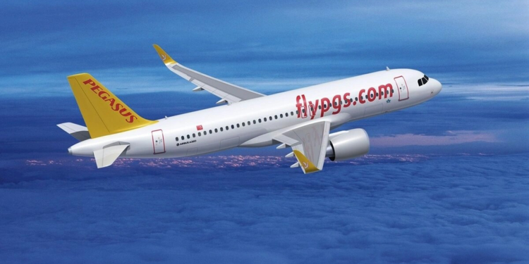 Tahran- İstanbul uçağında yolcu acil çıkış kapısını tekmeledi