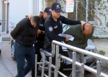 Taksi durağında 'müşteri sırası' kavgası; 3 yaralı