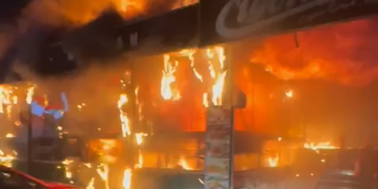 Temizlik işçisinin öldüğü restoran yangınındaki panik kamerada