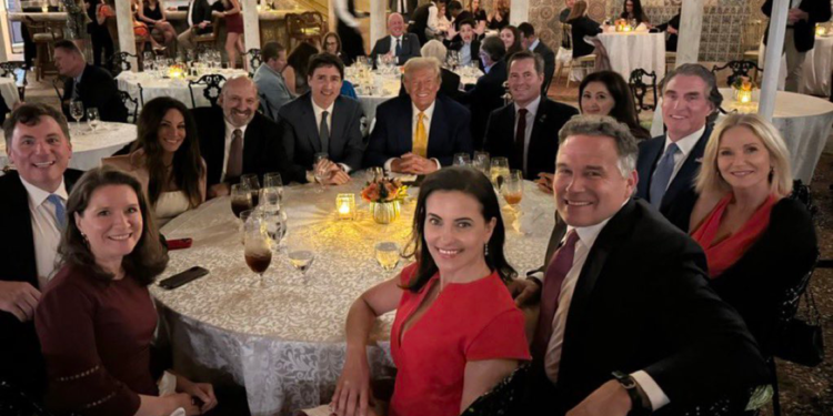 Trump, Kanada Başbakanı Trudeau ile bir araya geldi