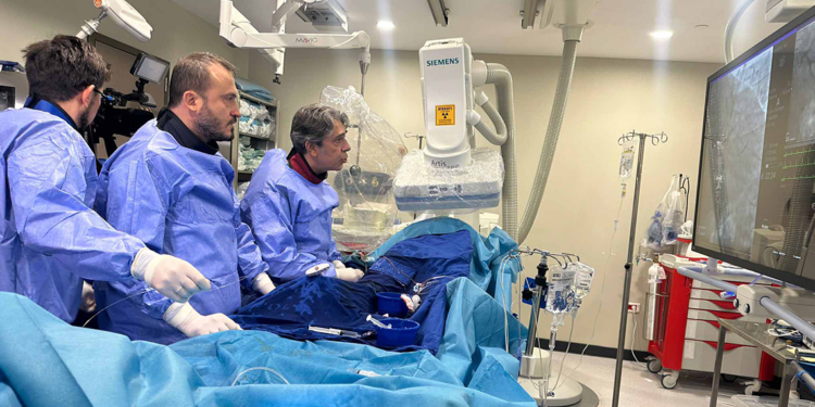 Türk doktorlar, betonlaşmış damarları açmayı öğretti