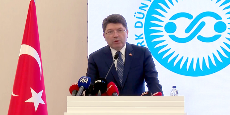 Türk dünyası, ara buluculukta uluslararası merkez haline gelmeli