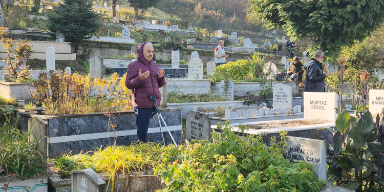 Üzerinden çeyrek asır geçen Düzce depreminde acılar tazeliğini koruyor