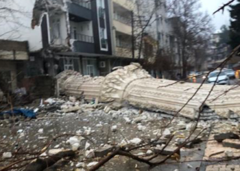 Üzerine minare devrilen evdeki zararı Diyanet Vakfı karşılayacak