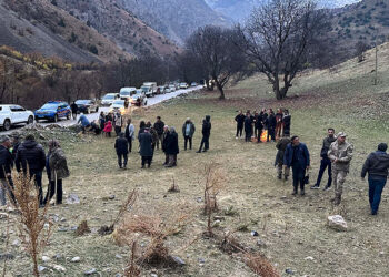 Çobanlık yapan kuzenlerin üzerine kaya parçaları düştü