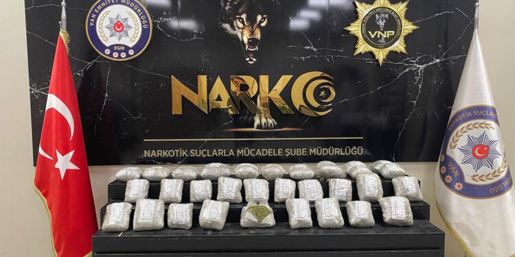 Van'da metruk binada 12 kilo 900 gram esrar ele geçirildi