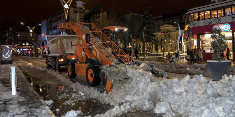 Van'ın 3 ilçesinde eğitime ara verildi