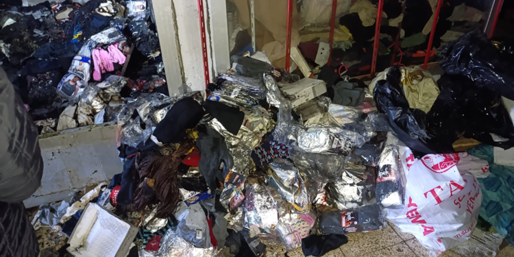 Van'da 2 giyim mağazası yandı; 1 milyon 100 bin TL zarar oluştu