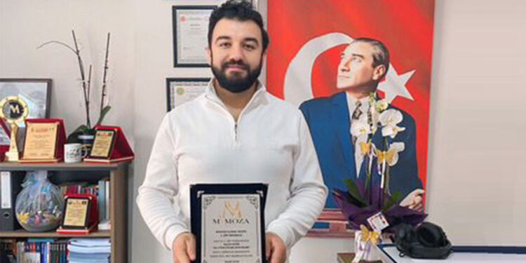 Şair ve yazar Yalçın Sevim Mimoza 2. Şiir Yarışması'nın birincisi oldu!