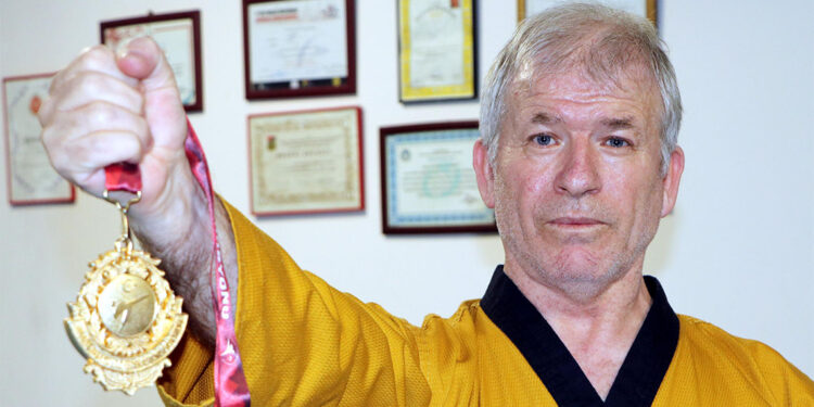 Yarım asırdır tekvando yapıyor