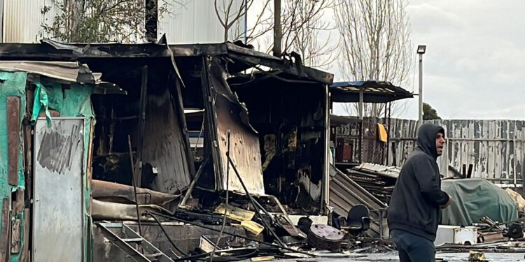 Yüksek gerilim hattından çıkan kıvılcımlar yangına neden oldu