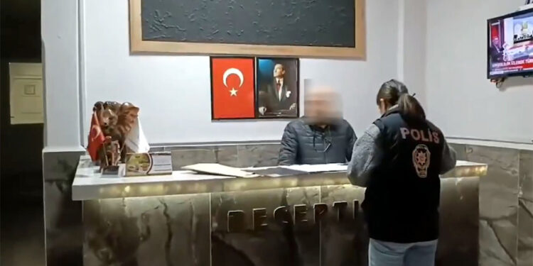 Kalkan-32 operasyonlarında 1626 düzensiz göçmen yakalandı