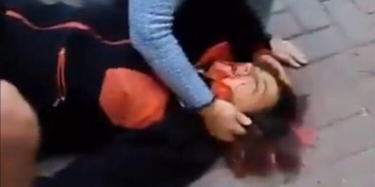 Yürüyüşe çıkan profesör köpeklerin saldırısında yaralandı