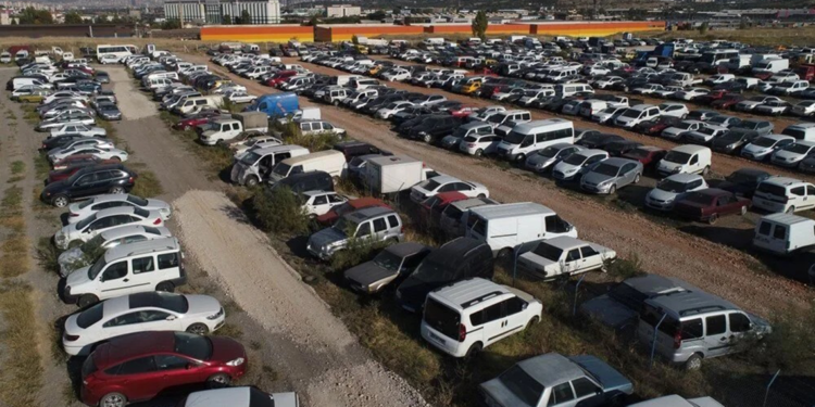Yediemin otoparklarındaki 15 bin araç satışa çıkıyor