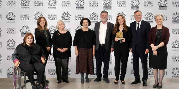 'Yılın Kadın Yazarı Ödülü’ kazananı Meral Karamuk Uğurşan oldu