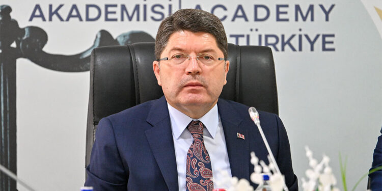 Bakan Tunç'tan, 'Noterlik Kanunu' paylaşımı