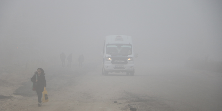 Yüksekova'da sis nedeniyle görüş mesafesi 10 metreye düştü
