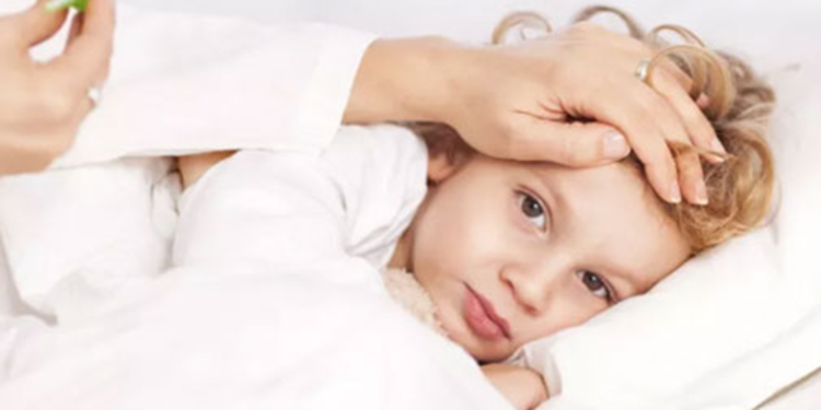 Yürüyen zatürre vakaları artıyor, çocuklar risk altında